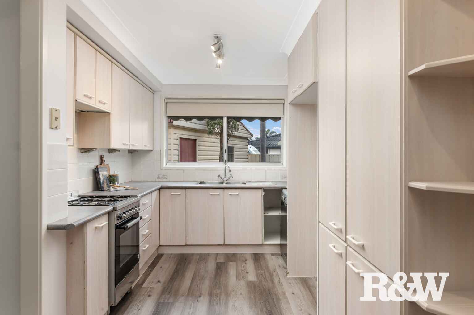 16 Avon Place St Clair 16 Avon Place St Clair