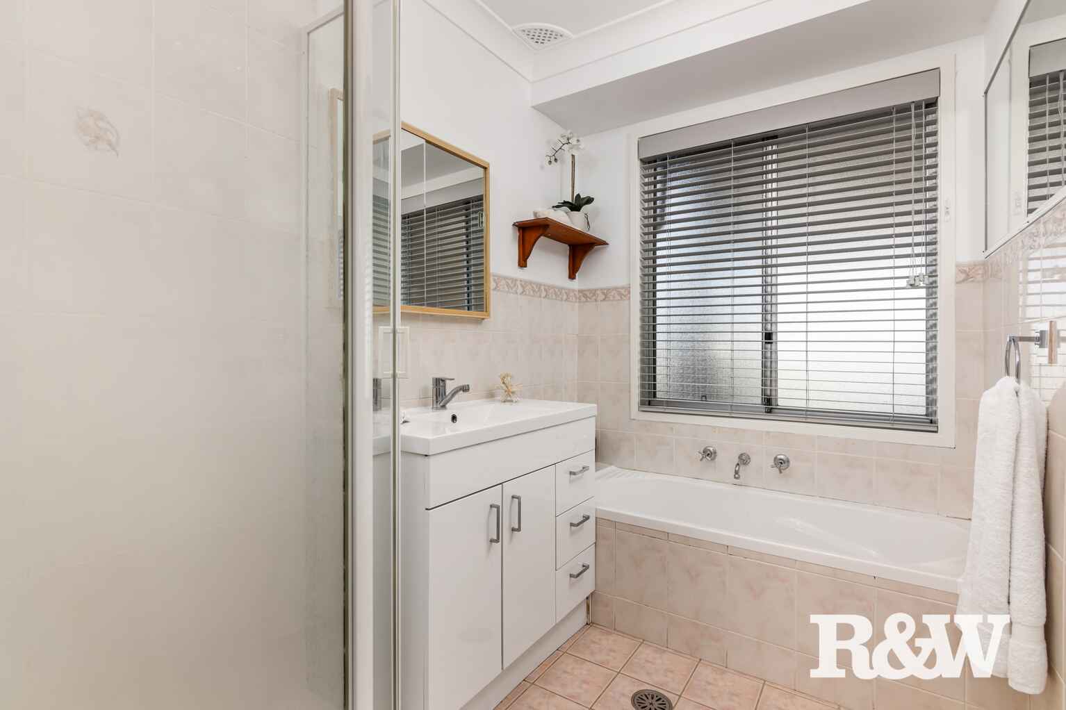 16 Avon Place St Clair 16 Avon Place St Clair