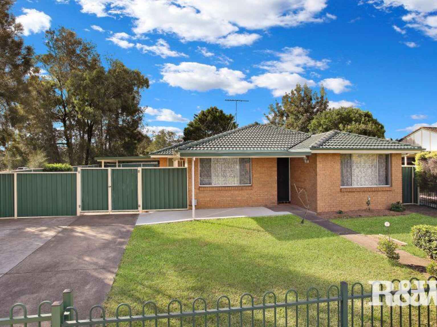 77 Solander Drive St Clair
