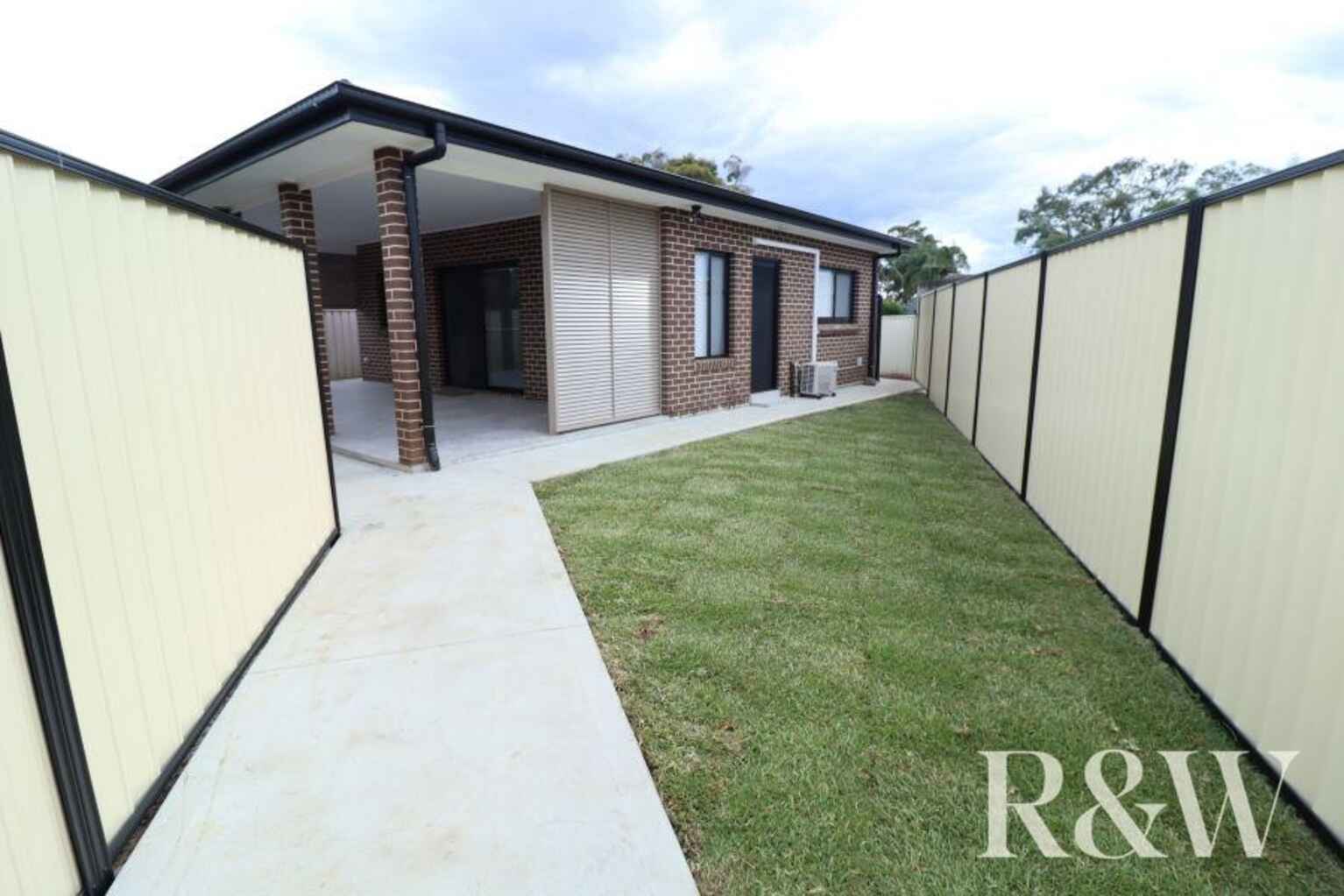 4A Madison Circuit St Clair