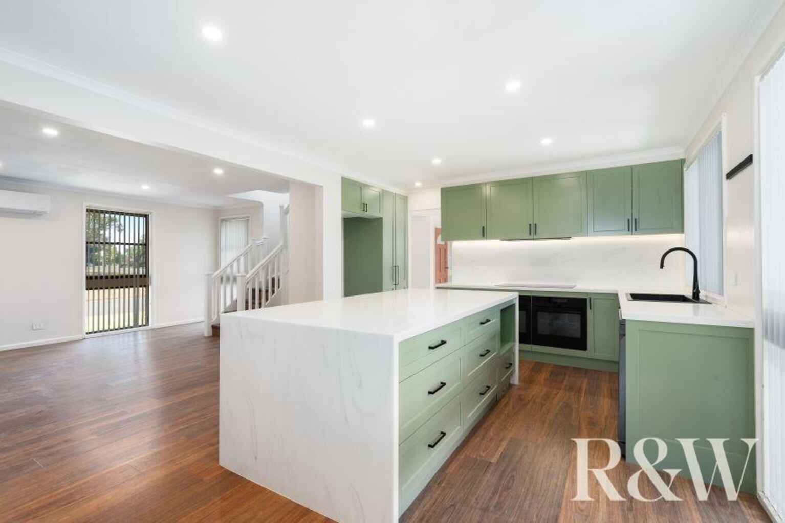 15 Daniel Parade St Clair