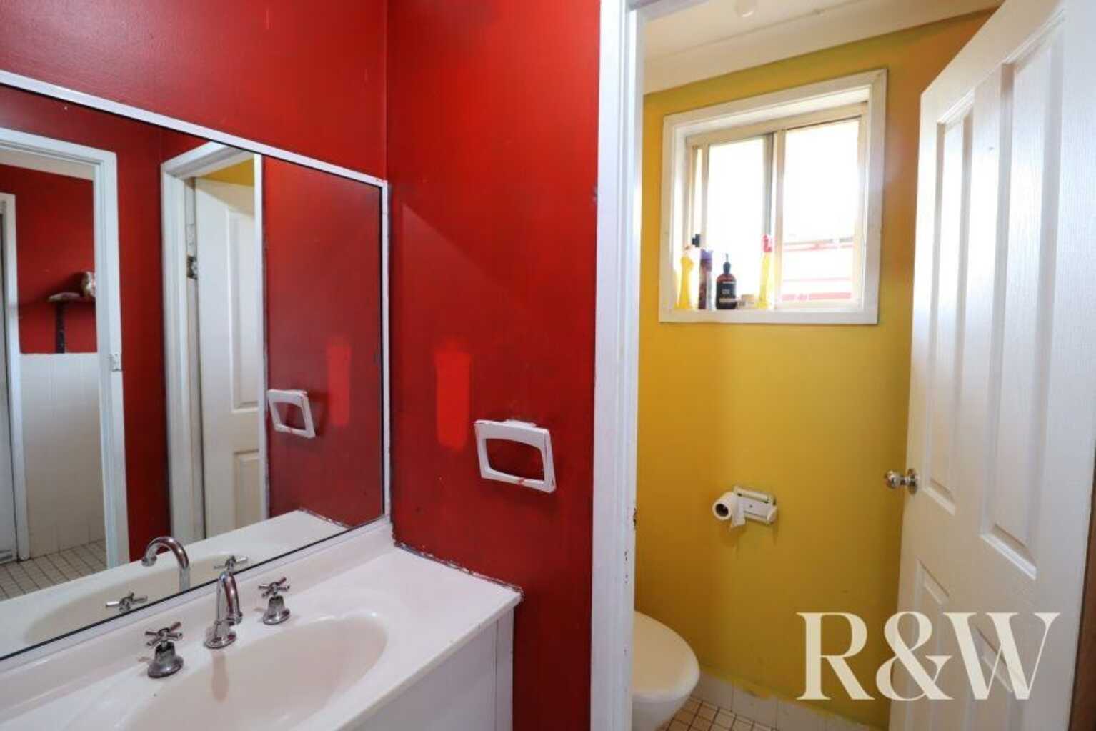 99 Explorers Way St Clair