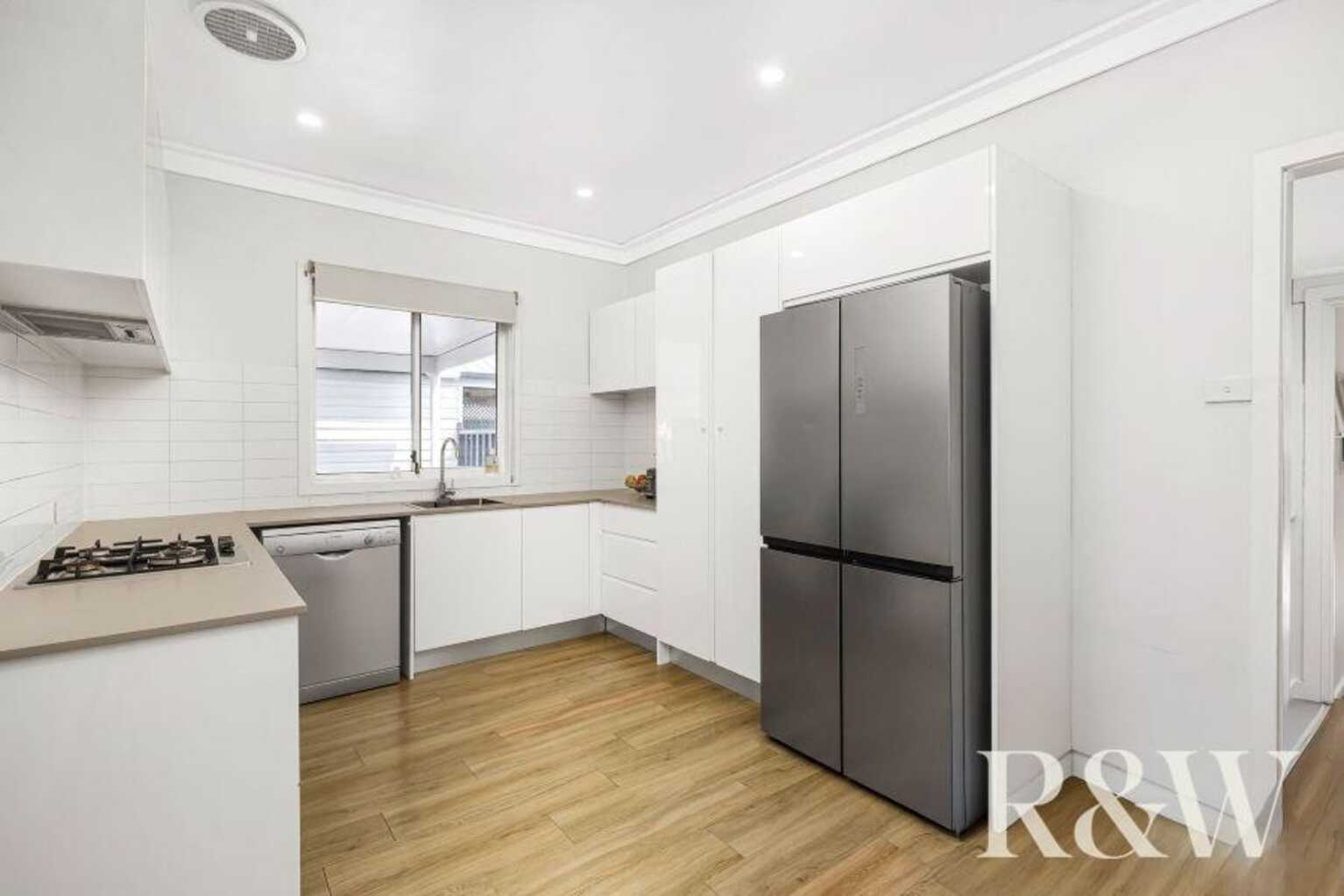 16 Dan Crescent Colyton