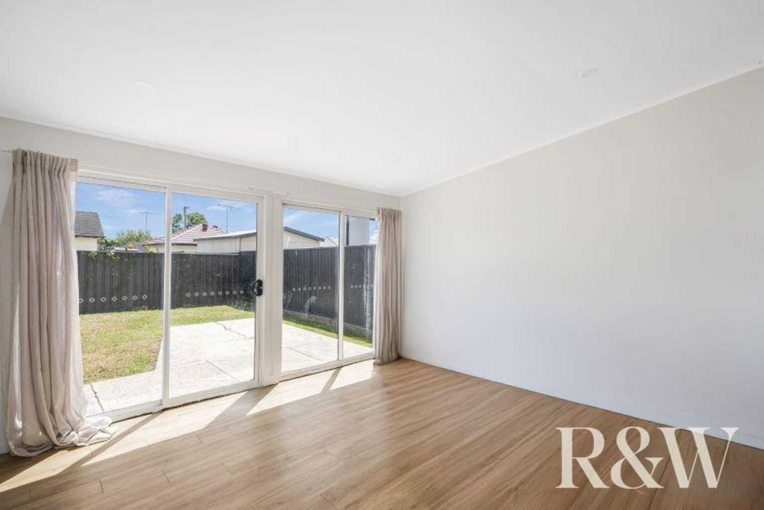 16 Dan Crescent Colyton