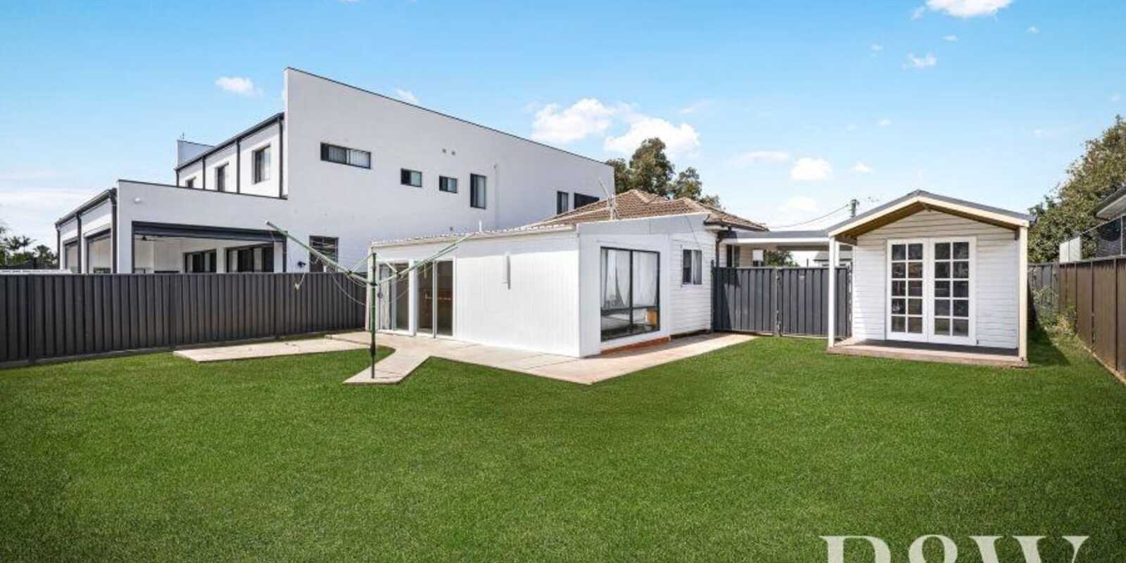 16 Dan Crescent Colyton