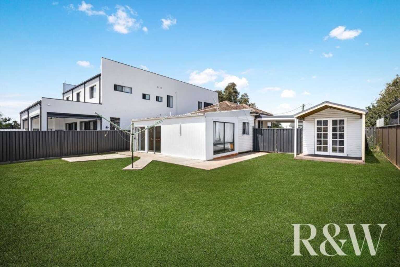 16 Dan Crescent Colyton