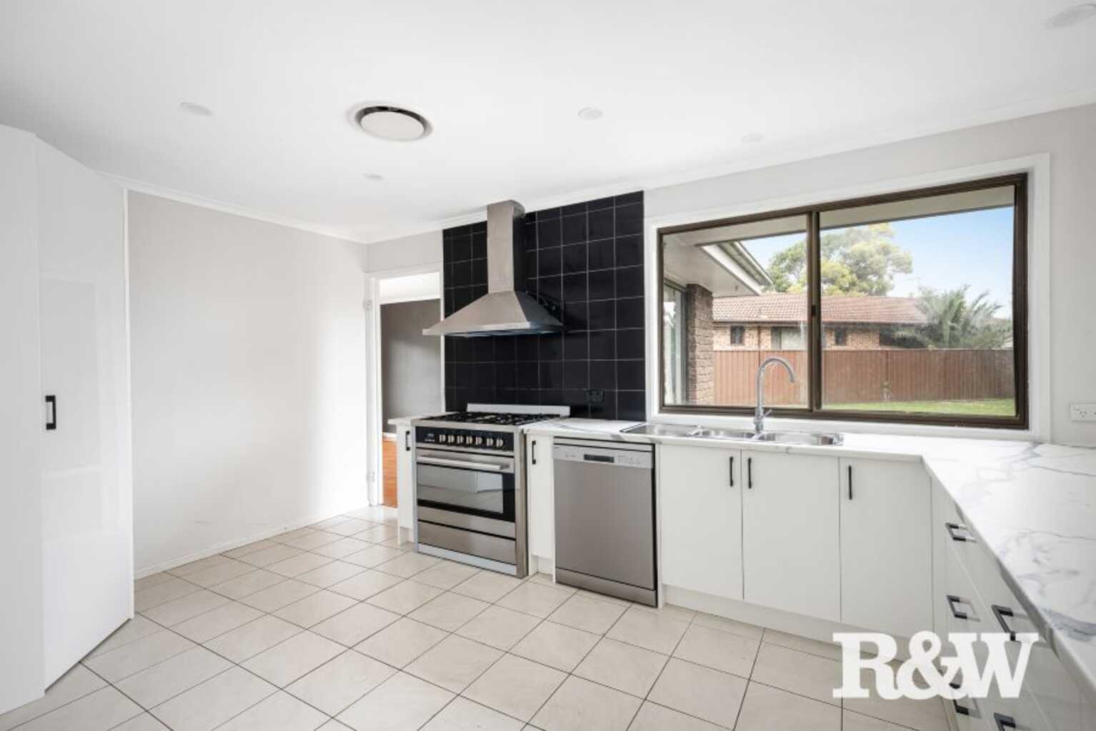4 Galah Close St Clair