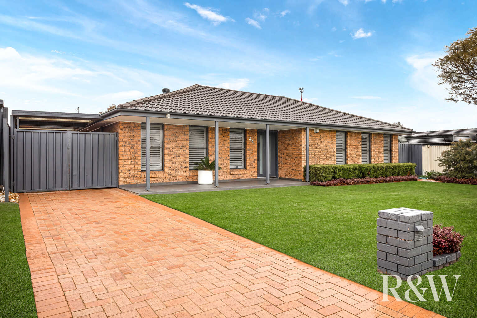 44 Endeavour Avenue St Clair