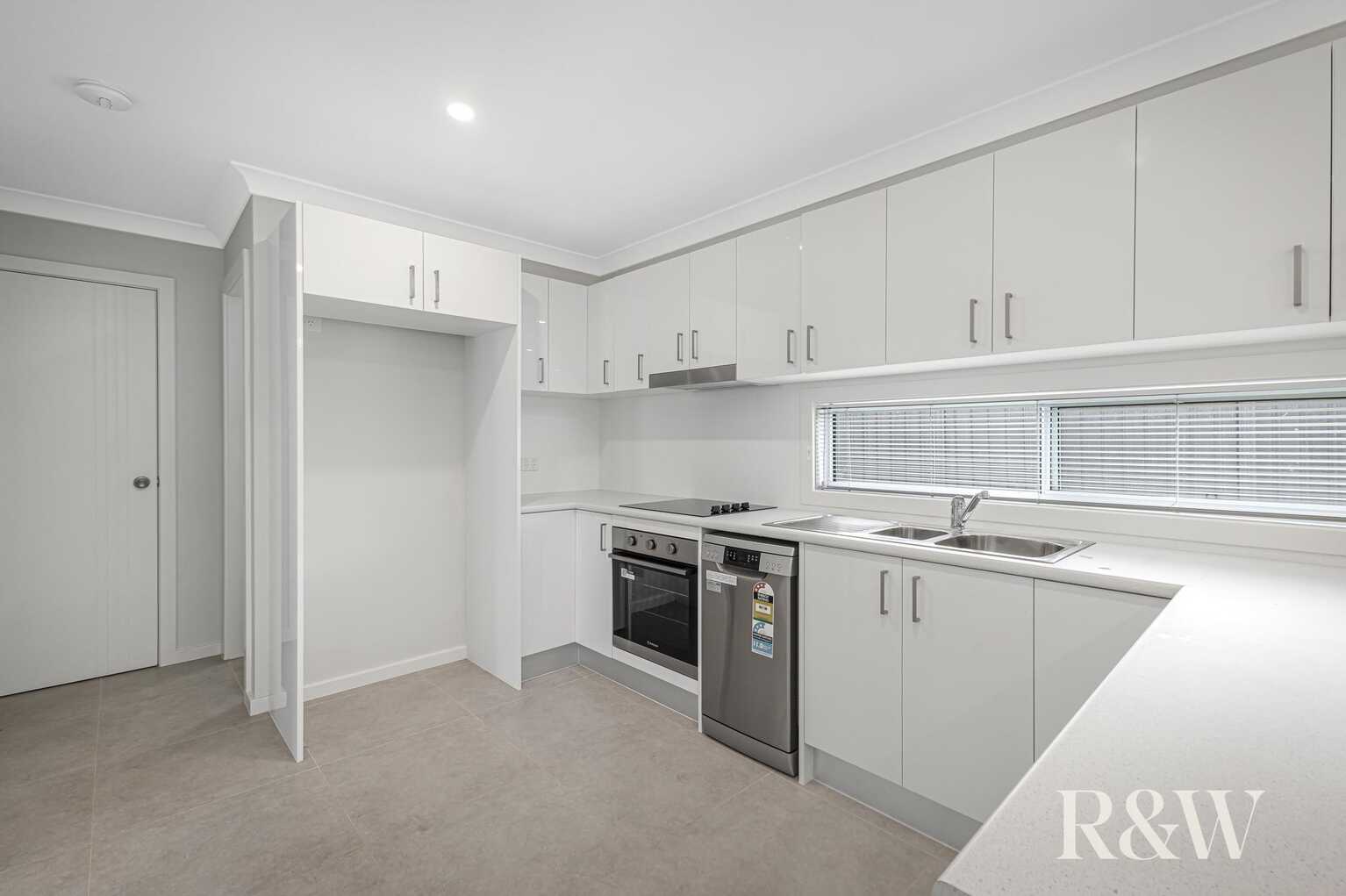 27 & 27A Ellsworth Drive Tregear