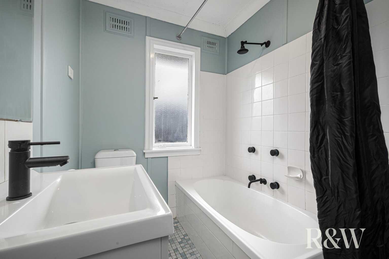 27 & 27A Ellsworth Drive Tregear
