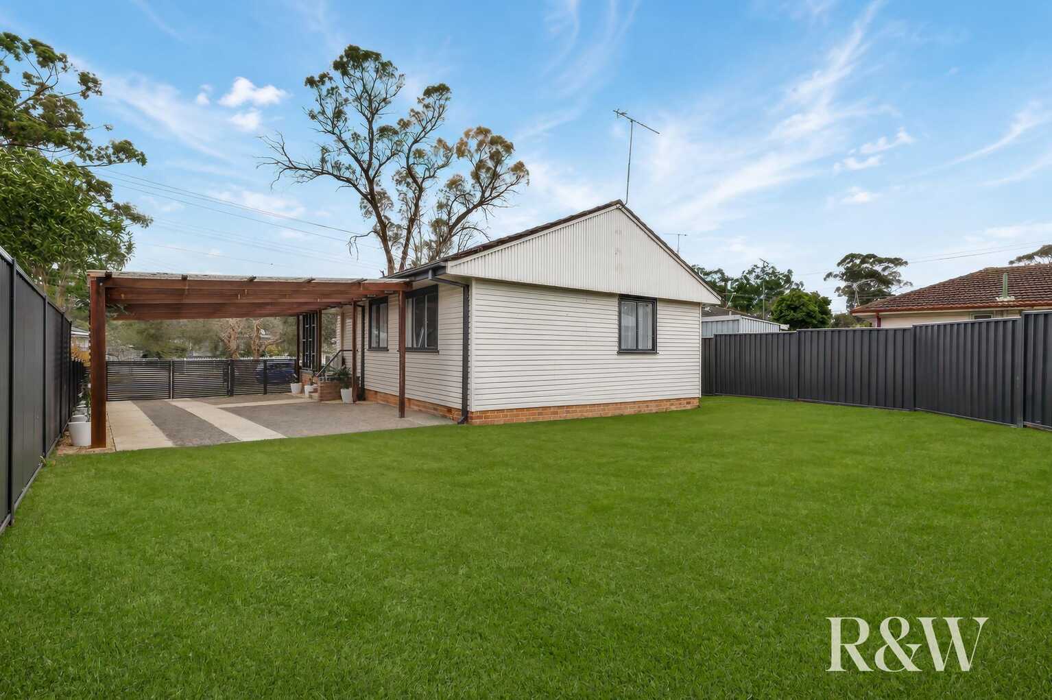 27 & 27A Ellsworth Drive Tregear