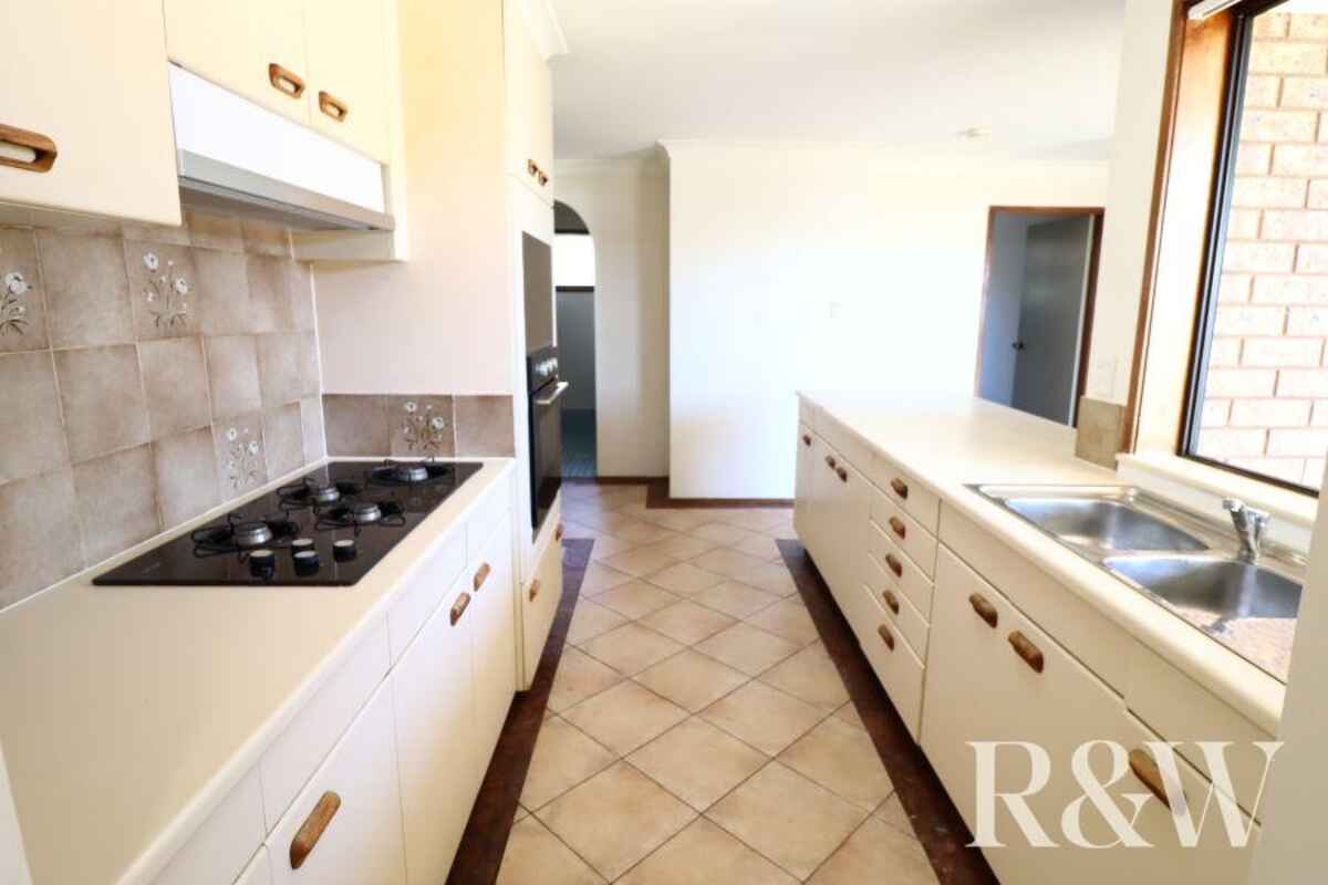 51 Coonawarra Drive St Clair