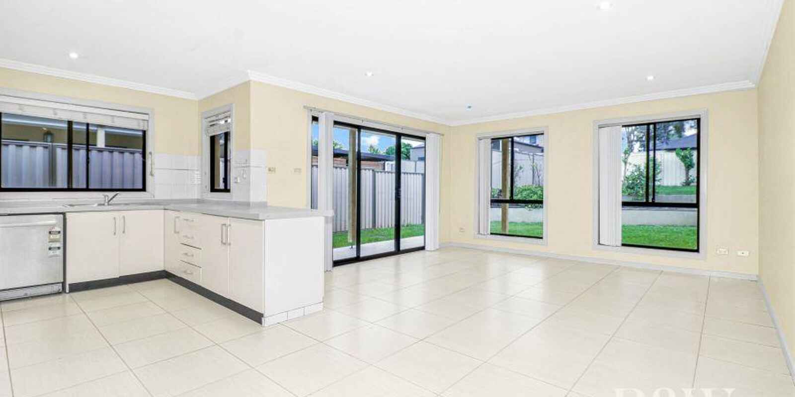 2/111 Melbourne Street Oxley Park