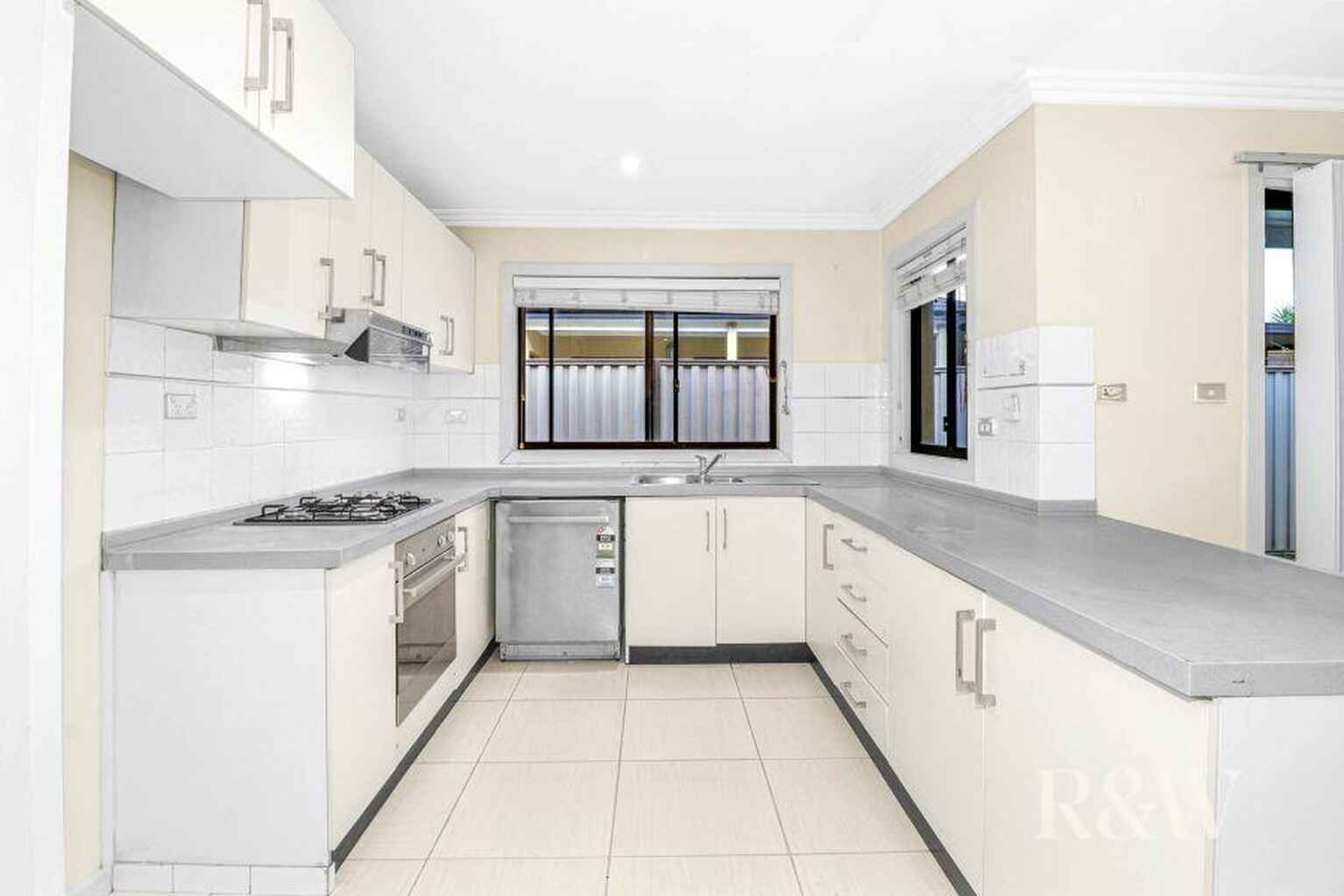 2/111 Melbourne Street Oxley Park
