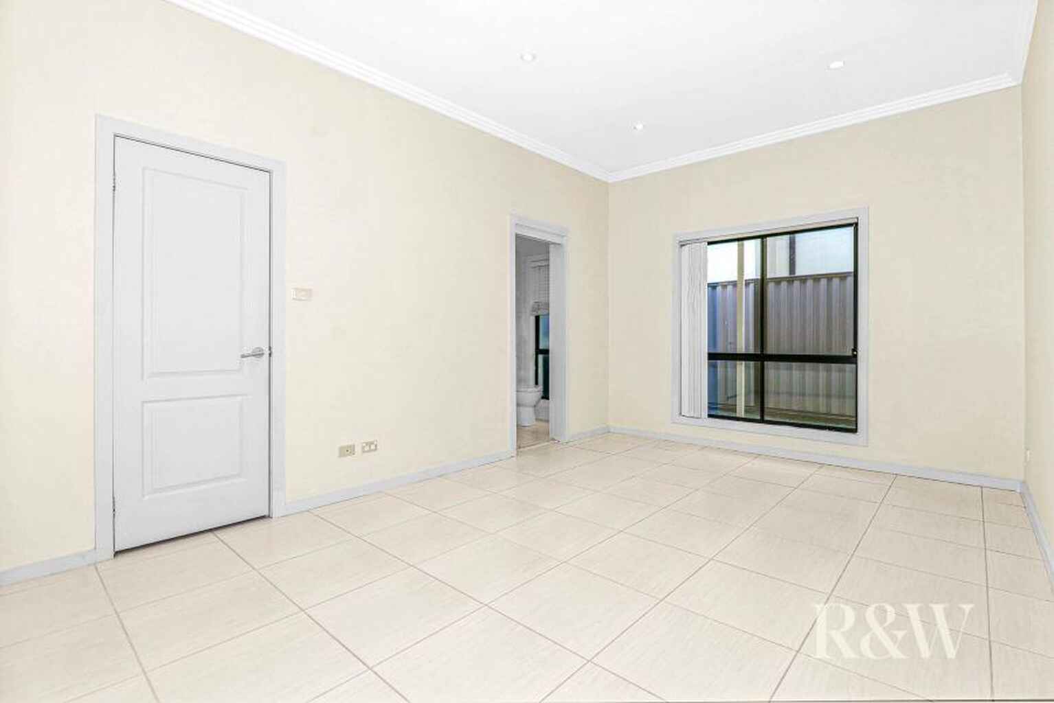 2/111 Melbourne Street Oxley Park
