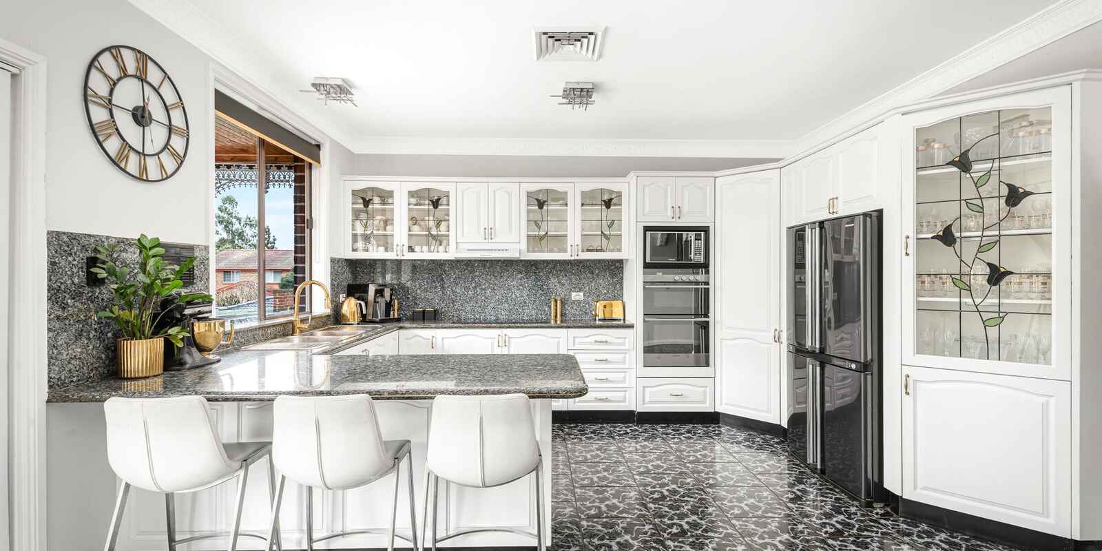 4 Nalong Street St Clair