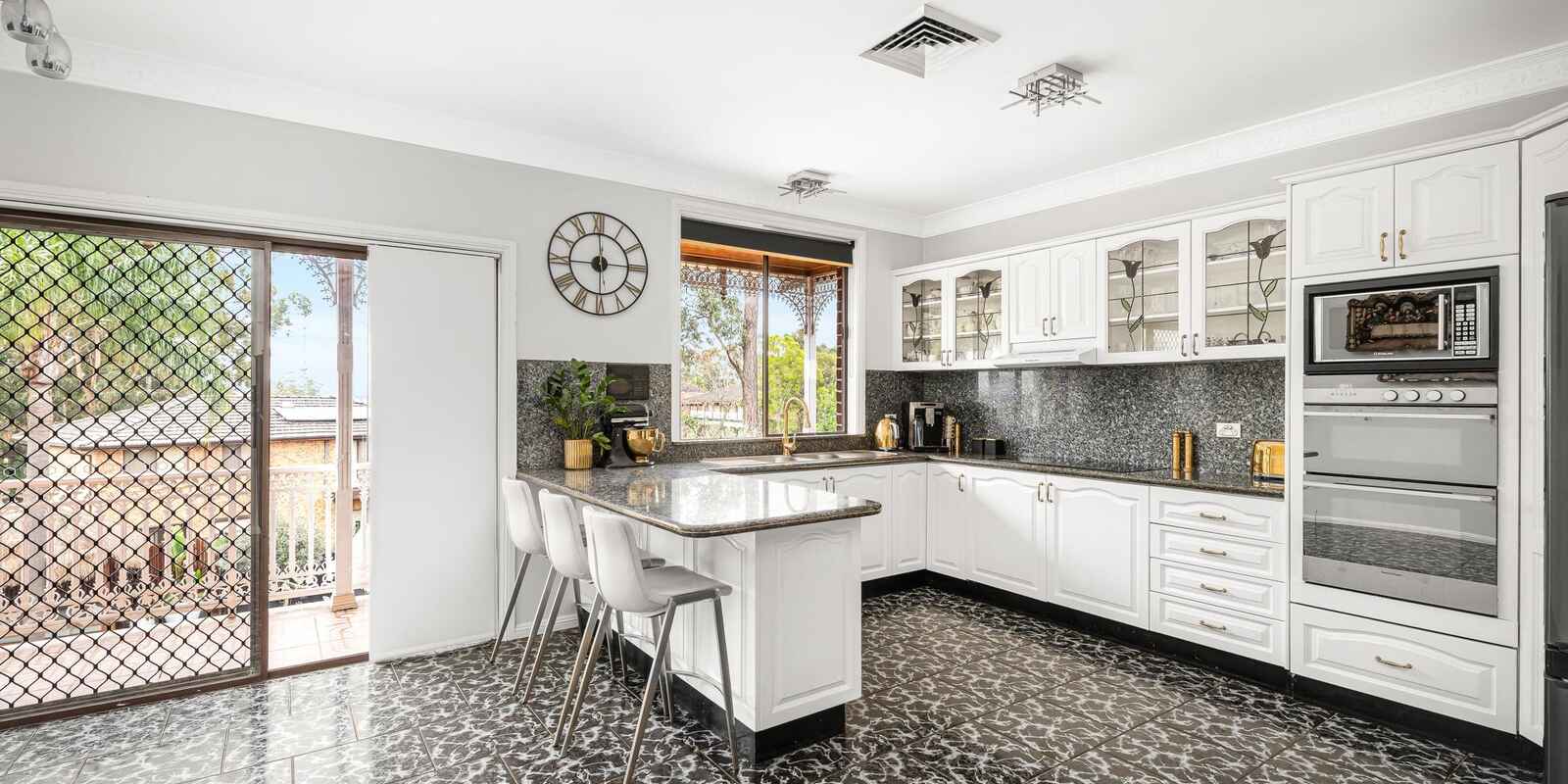 4 Nalong Street St Clair