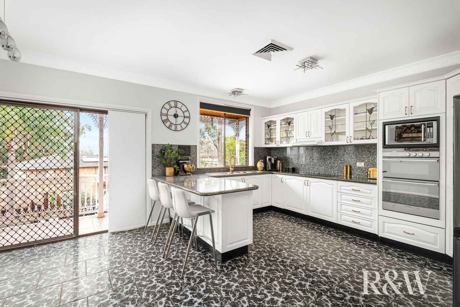 4 Nalong Street St Clair