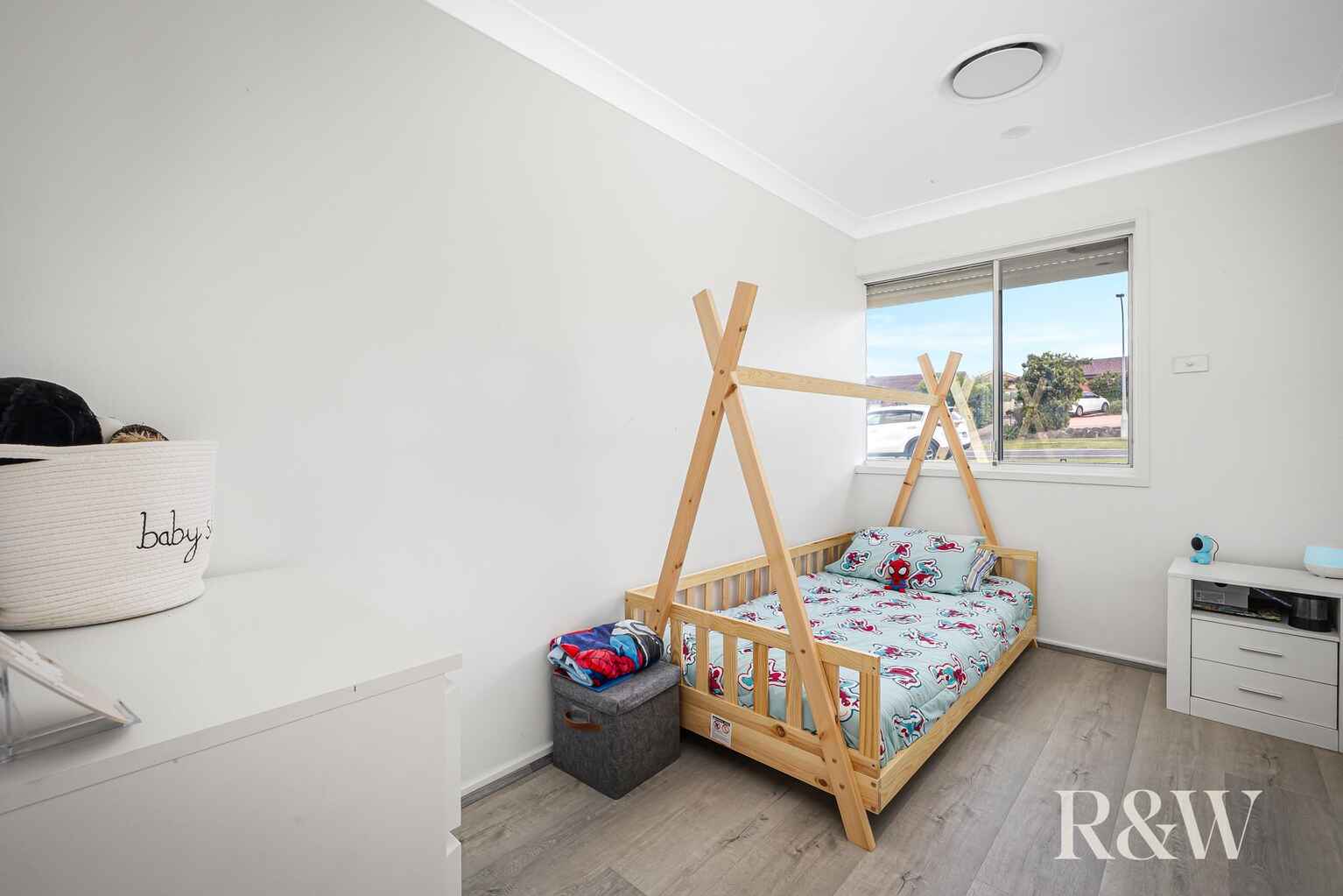 32 Endeavour Avenue St Clair